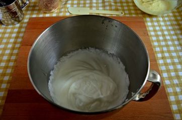 Rotolo al cacao con panna 2