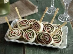 Rotolini con bresaola, robiola e rucola