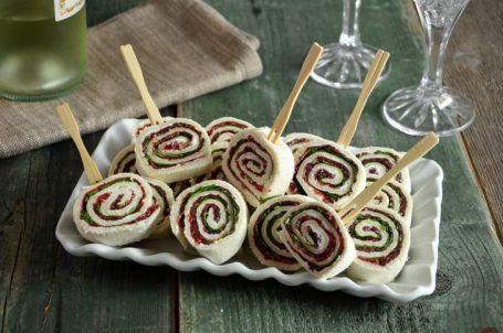 Rotolini con bresaola, robiola e rucola