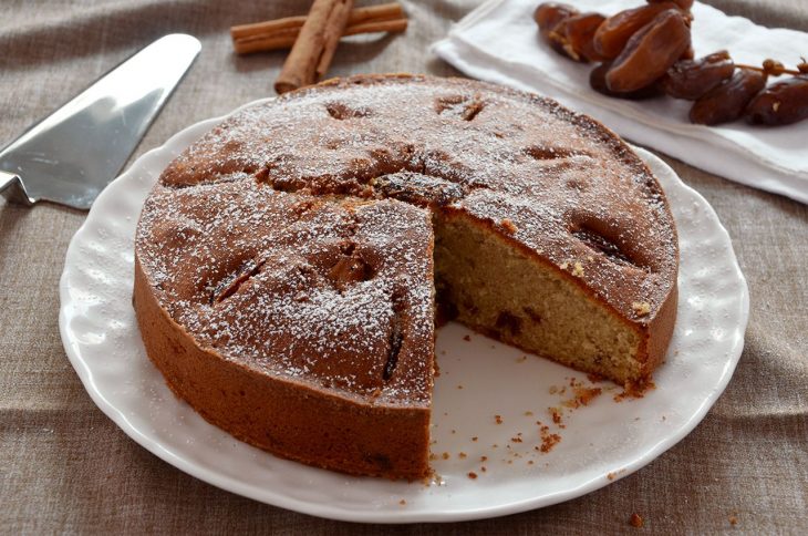 Torta con cannella e datteri