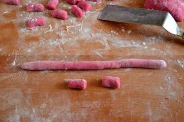 Gnocchi di patate e barbabietola 7