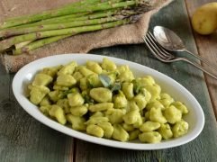 Gnocchi di patate e asparagi