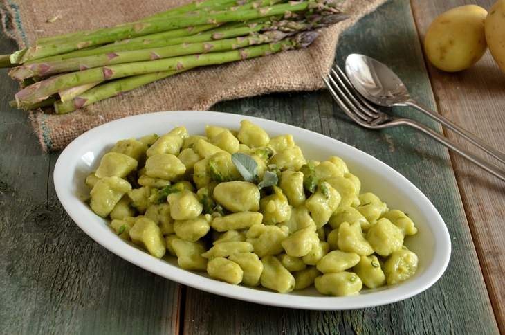 Gnocchi di patate e asparagi