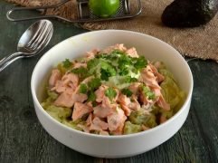 Insalata di patate e salmone