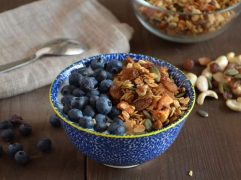 Granola con frutta secca e semi