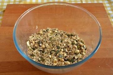 Granola con frutta secca e semi 1