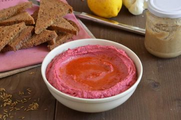 Hummus di ceci e barbabietola