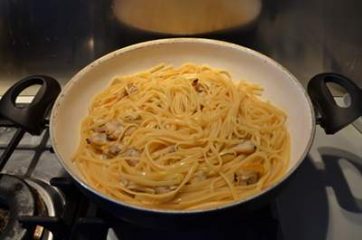 Pasta con pesto di zucchine e vongole 8