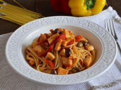 Pasta con pesce spada e peperoni