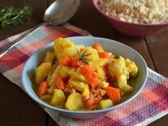 Stufato di patate, carote e cavolfiore