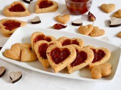 Biscotti a forma di cuore salati