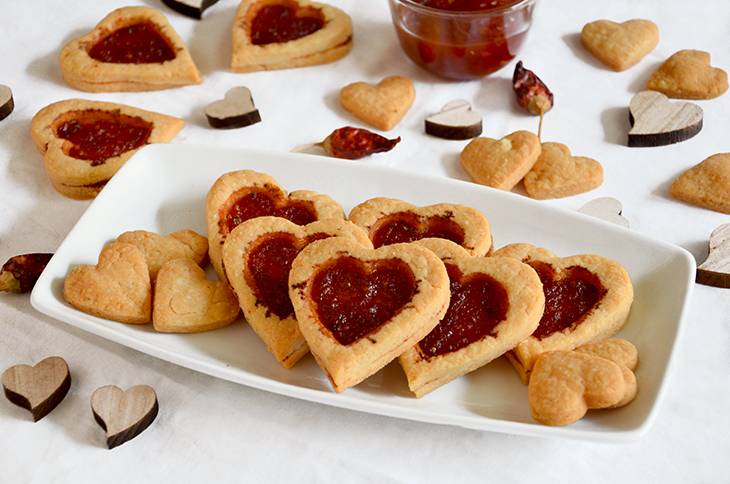 Biscotti a forma di cuore salati