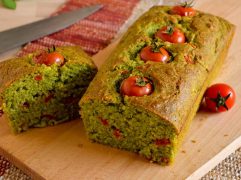 Plumcake con pesto di rucola e pomodorini