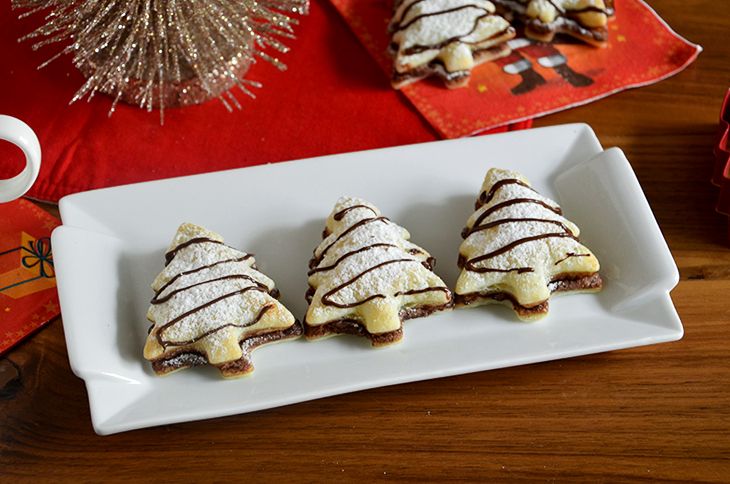 Dolci Di Natale Con Pasta Sfoglia.Ricetta Alberelli Di Pasta Sfoglia Alla Nutella La Cucina Imperfetta