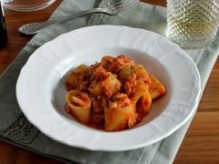 Pasta al sugo di cernia