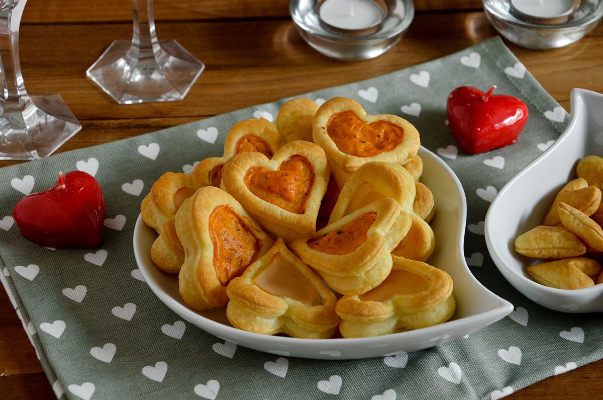 Cuori di pasta sfoglia salati