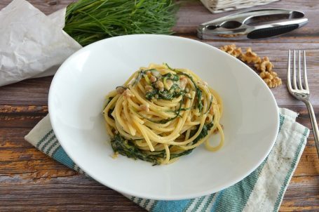 Pasta agretti feta e noci