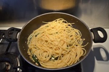 Pasta agretti feta e noci 8