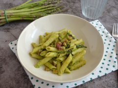 Pasta asparagi e speck