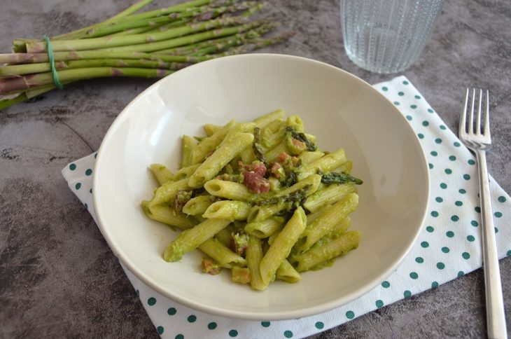 Pasta asparagi e speck