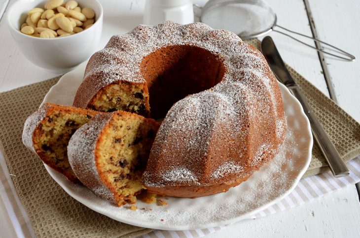 Ciambella cioccolato e mandorle