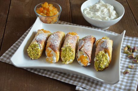 Cannoli di pandoro