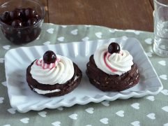 Zeppole al cacao con crema di ricotta