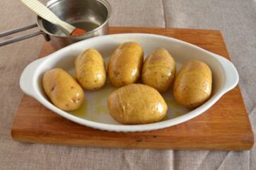 Patate in teglia condite