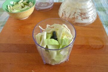 Tritare il cavolo cinese