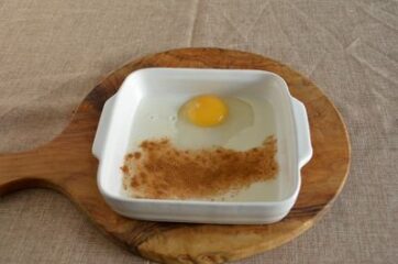 Uovo, latte, zucchero e cannella