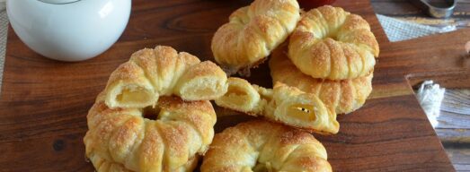Ciambelline di mele in pasta sfoglia