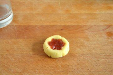 Biscotti fiore alla marmellata 11
