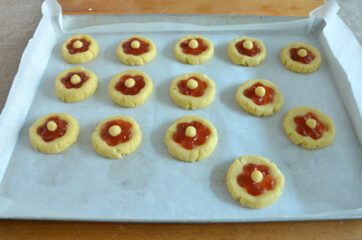 Biscotti fiore alla marmellata 13