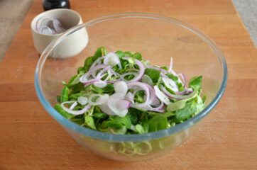 Insalata con feta e lamponi 4