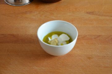 Insalata con uova sode e avocado 5
