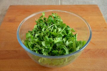 Insalata con uova sode e avocado 7