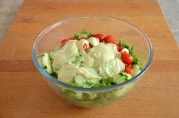 Insalata con uova sode e avocado 9